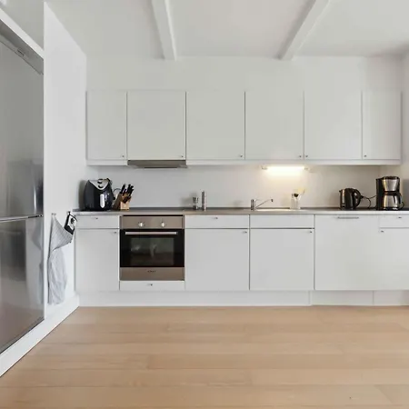 Lovely With Harbor View Apartment