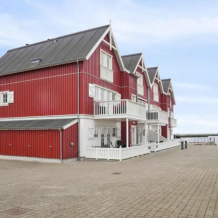 Lovely With Harbor View Apartment *