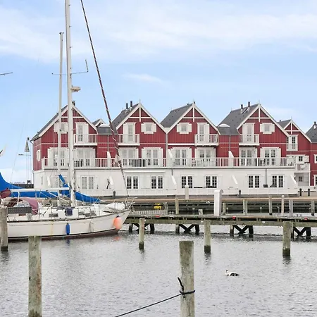 Lovely With Harbor View *