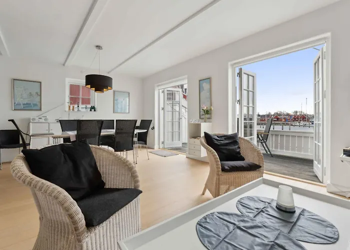 Lovely With Harbor View Apartament *