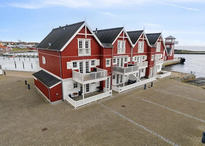 Lovely With Harbor View Apartament *