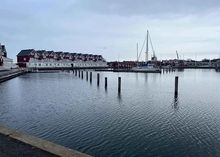 Lovely With Harbor View Apartament *